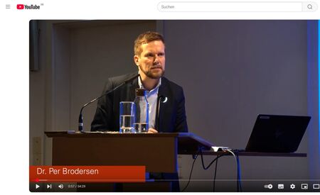 Dr. Per Brodersen hält einen Vortrag über Königsberg/Kaliningrad