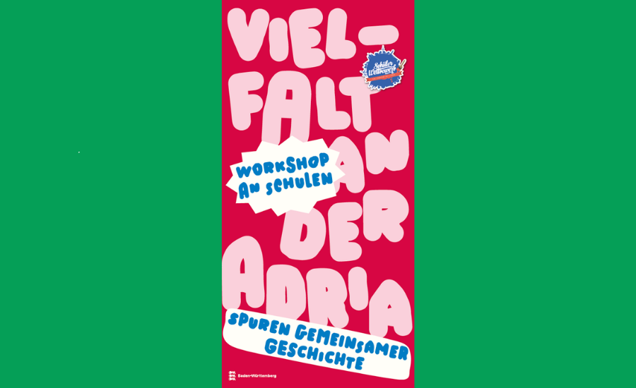 Der Schriftzug "Vielfalt an der Adria" in rosa Buchstaben auf rotem Hintergrund