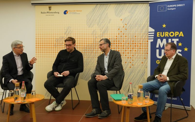 Die Podiumsteilnehmer der Diskussion