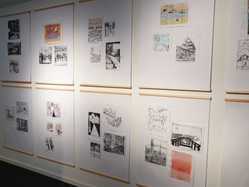 Teil der Ausstellung "Sudetenlove": Die Tetra-Pak-Prints der Schülerinnen und Schüler