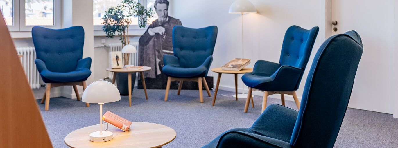 Sitzecke in der Bibliothek im 4. Stock des Hauses der Heimat