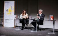 Jagoda Marinić und Winfried Kretschmann bei den Stuttgarter Buchwochen