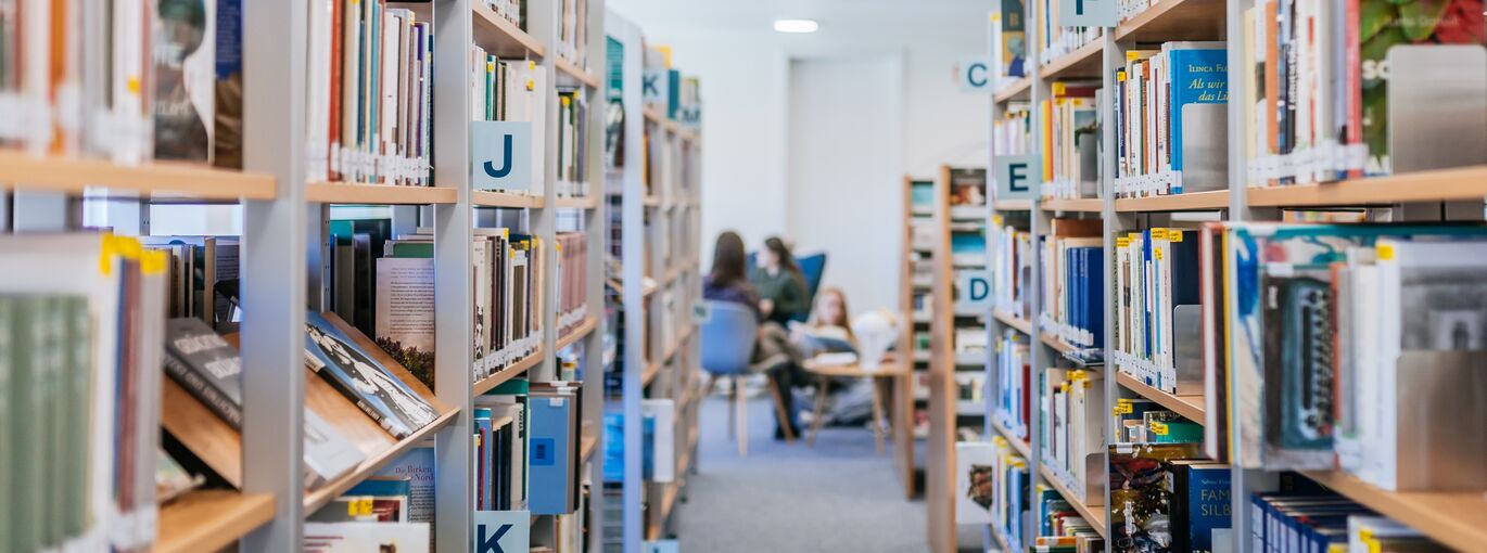 Die Bibliothek im 4. Stock des Hauses der Heimat