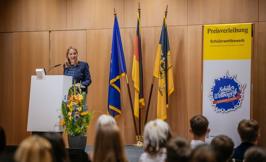 Ministerialdirektorin Isabel Kling begrüßt die Gäste.