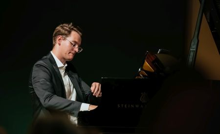 Maximilian Schairer am Flügel