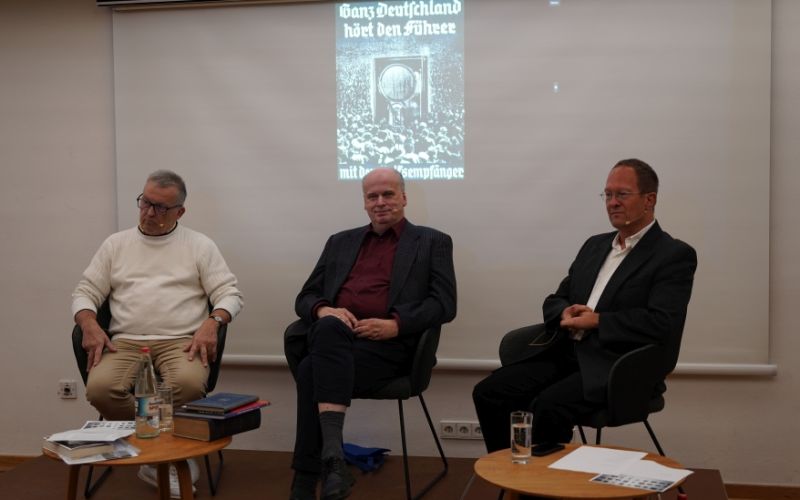 Alfred Fassbind, Dr. Jens-Uwe Völmecke und Michael Seil auf dem Podium im HdH BW