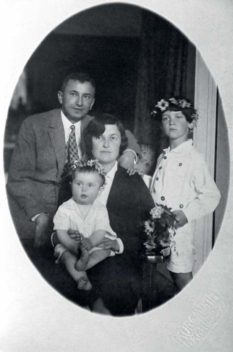 Familienfoto des Ehepaars Wels mit zwei Kindern