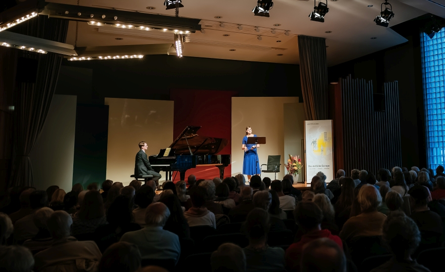 Jasmin Bachmann und Maximilian Schairer in der Liederhalle