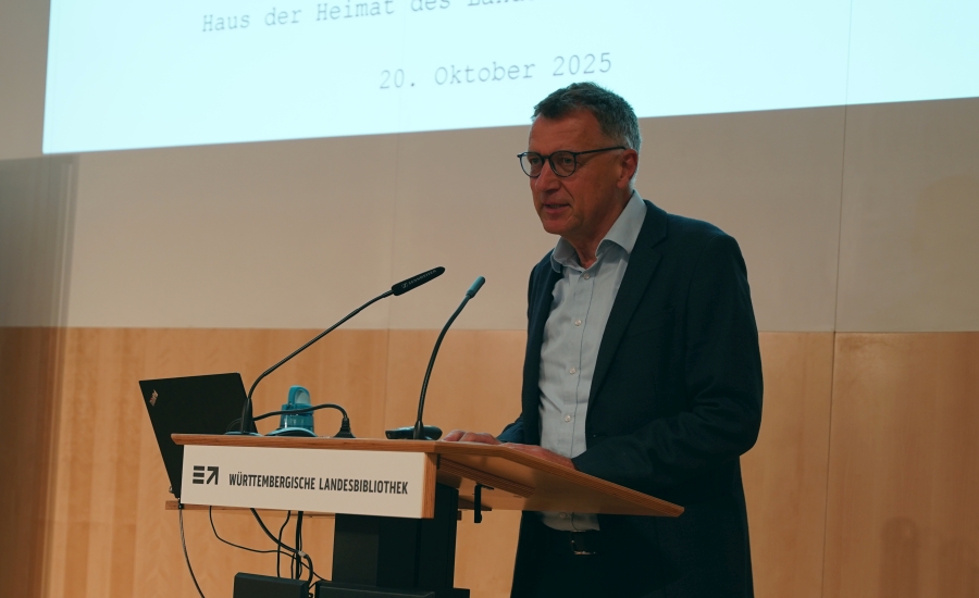 Der Historiker Klaus Neumann in der Württembergischen Landesbibliothek