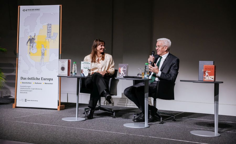 Jagoda Marinić und Winfried Kretschmann bei den Stuttgarter Buchwochen